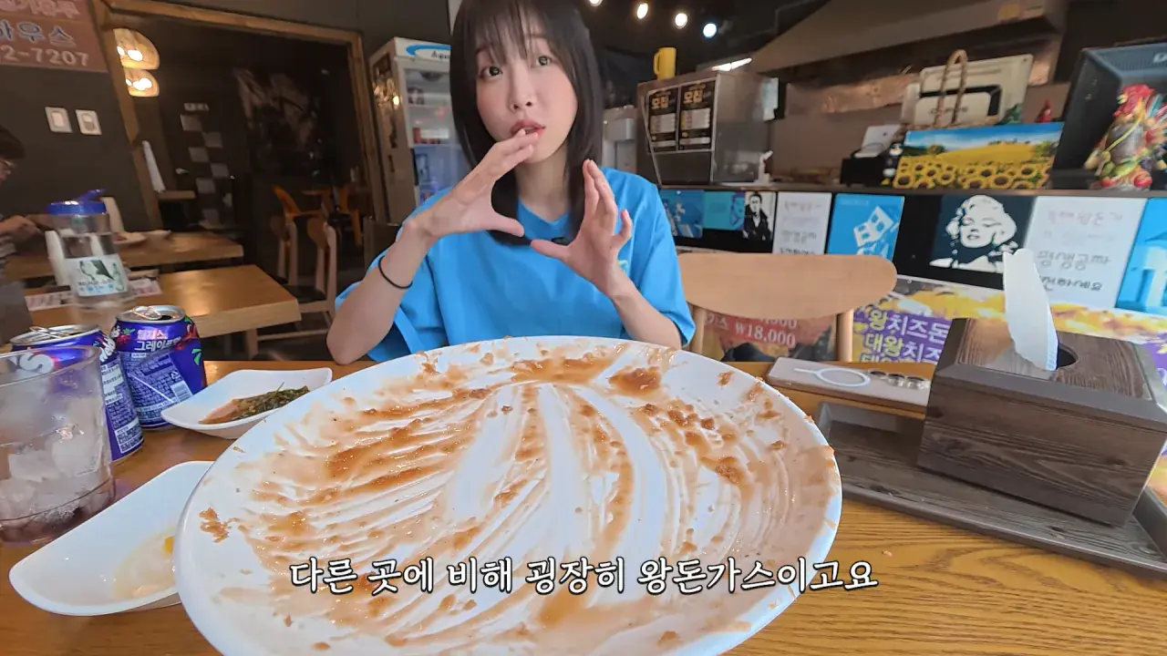 다 먹으면 평생 공짜_! 사장님이 성공은 힘들것 같대요😅 제한시간 25분! 초대왕 돈까스 도전먹방 10-16 screenshot.png 초대왕 돈까스에 도전한 쯔양 근황 ㄷㄷㄷㄷㄷ