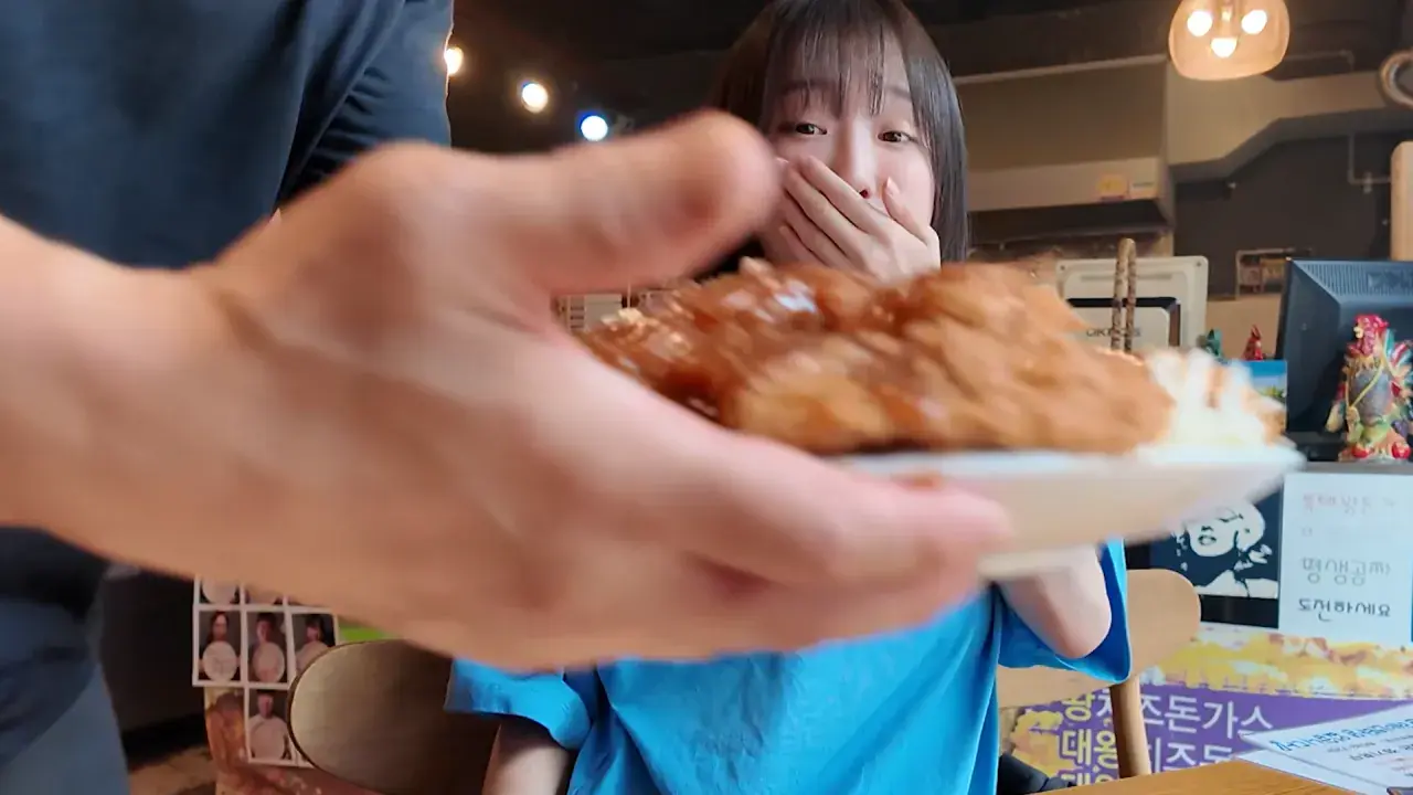 다 먹으면 평생 공짜_! 사장님이 성공은 힘들것 같대요😅 제한시간 25분! 초대왕 돈까스 도전먹방 3-13 screenshot.png 초대왕 돈까스에 도전한 쯔양 근황 ㄷㄷㄷㄷㄷ