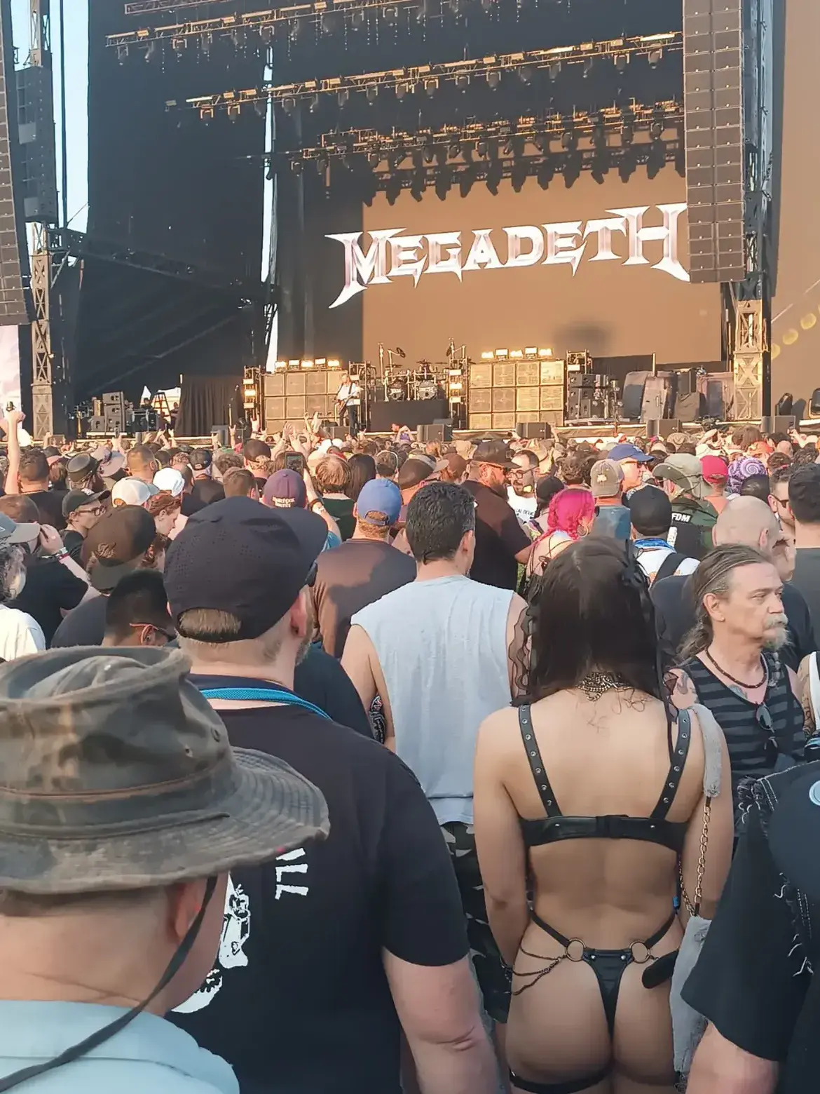 De pronto el concierto de Megadeth se puso todavía más interesante.webp