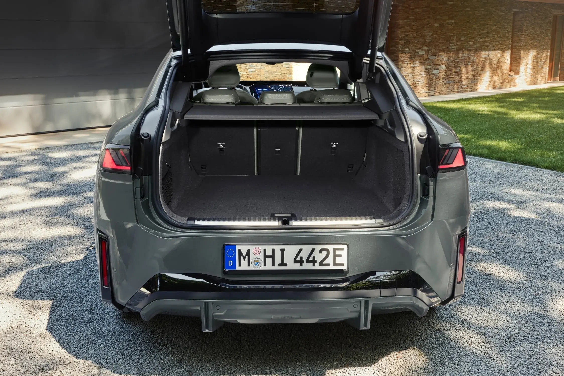P90655820_lowRes_bmw-ix4-50-xdrive-in.jpg