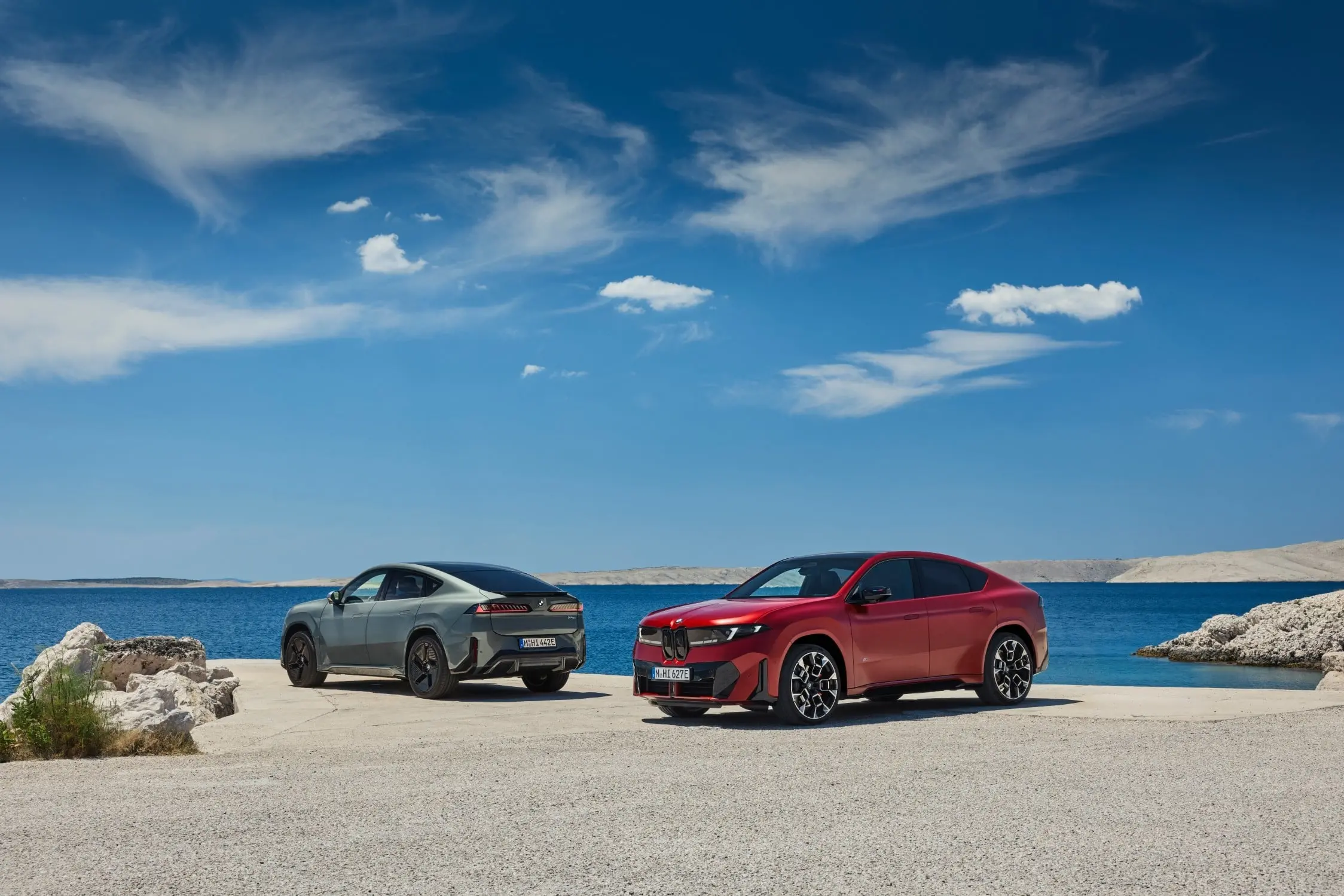 P90659268_lowRes_bmw-ix4-highlight-sh.jpg