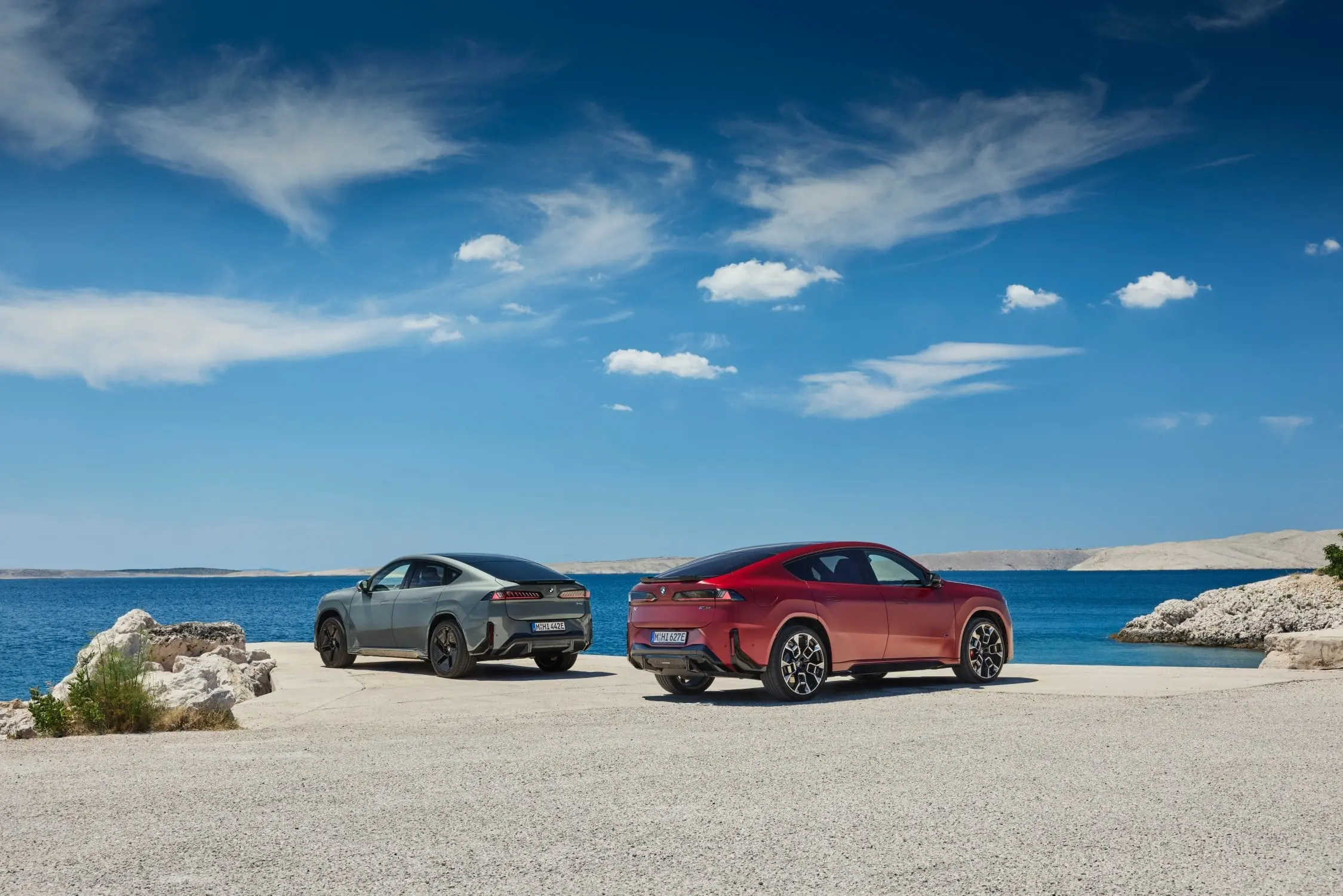 P90659267_lowRes_bmw-ix4-highlight-sh.jpg