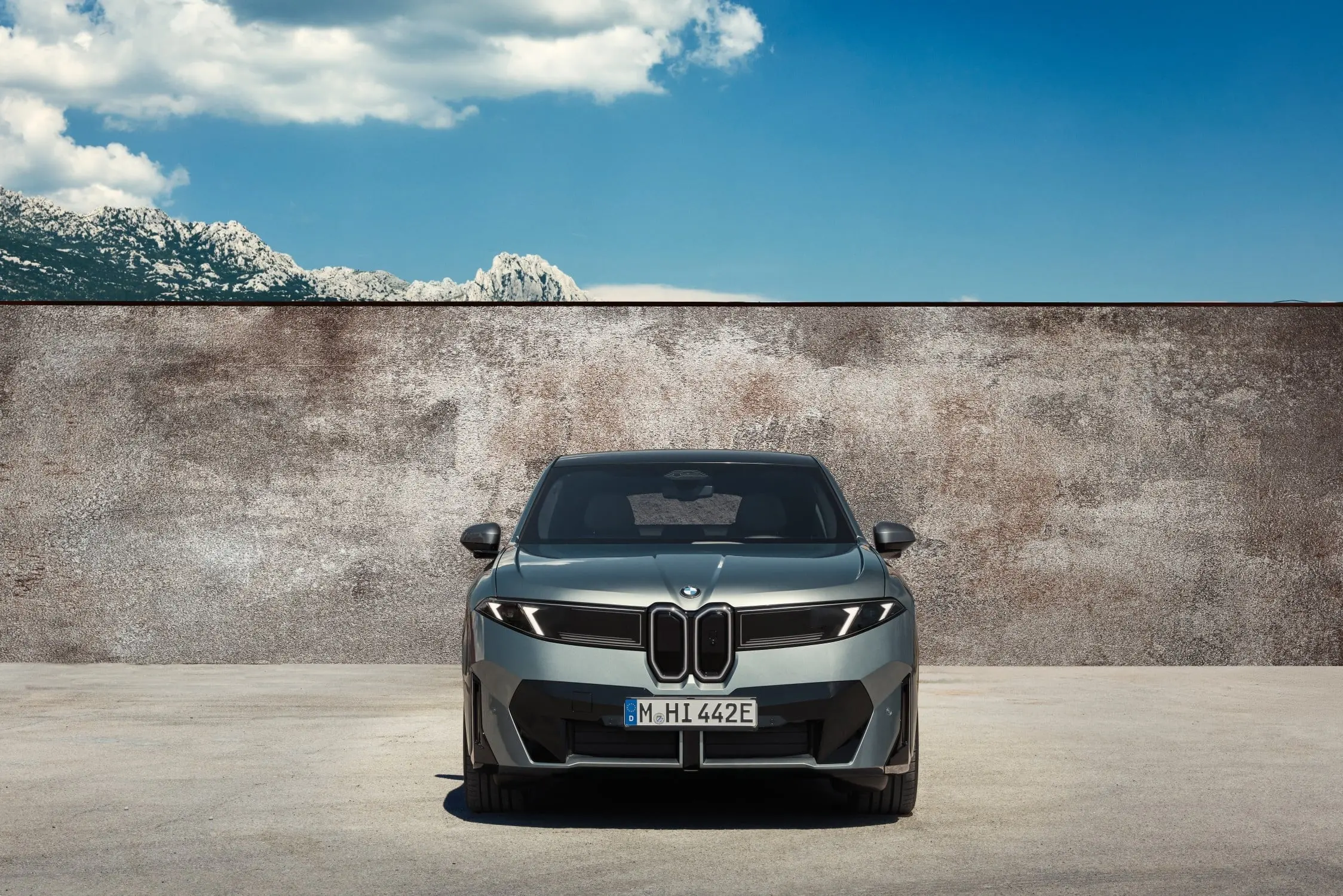 P90655795_lowRes_bmw-ix4-50-xdrive-st.jpg