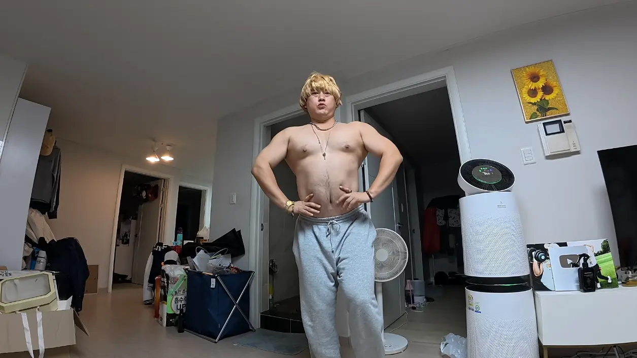 용쥬르이용주 - 족발로 선민이네 집 급습 브이로그 [I9S26dk_YU0 - 1255x706 - 20m10s].png