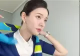 스카프 매는 승무원.GIF