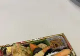 일본의 연어 스테이크 도시락 근황.jpg
