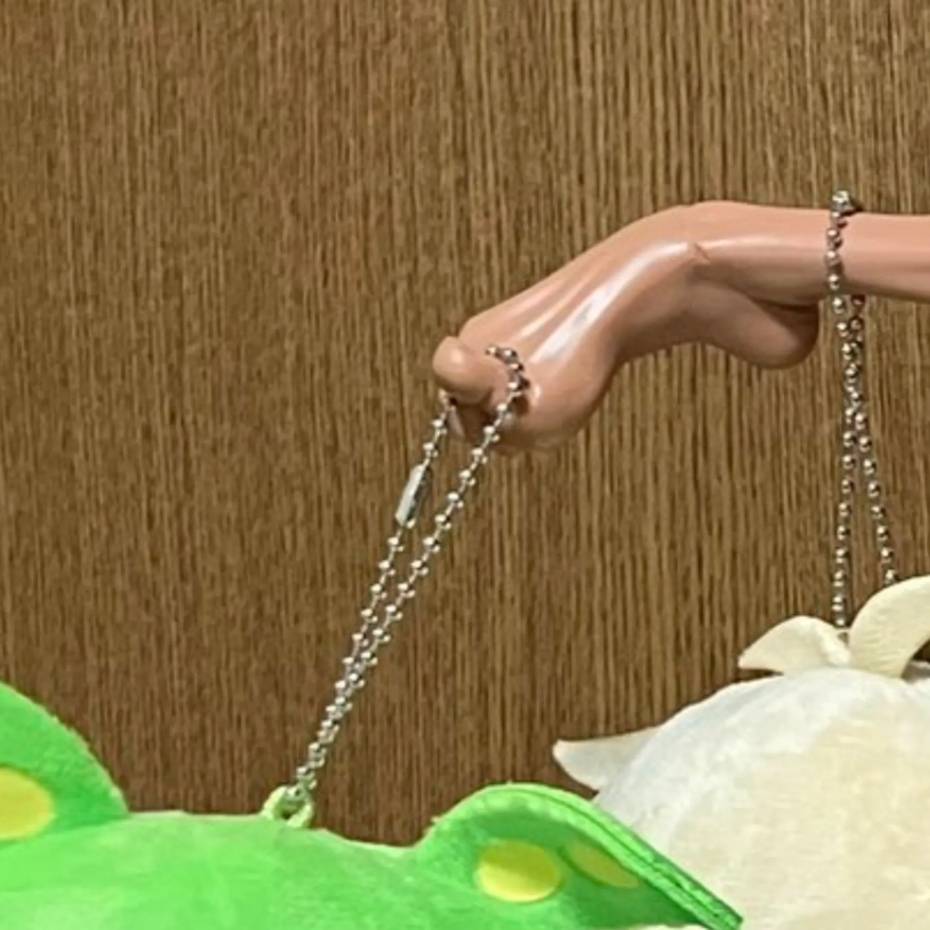 HT8sjdybYAIrCR5.jpg