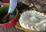 캄보디아 시골 국수 차갑게 헹구는방법.jpg