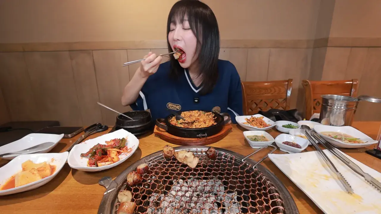 너무 맛있어서 재방문 후 곱창 22인분 먹었더니..🤣 17-58 screenshot.png 쯔양이 인정한 곱창 잘 굽는 여배우 ㅋㅋㅋ
