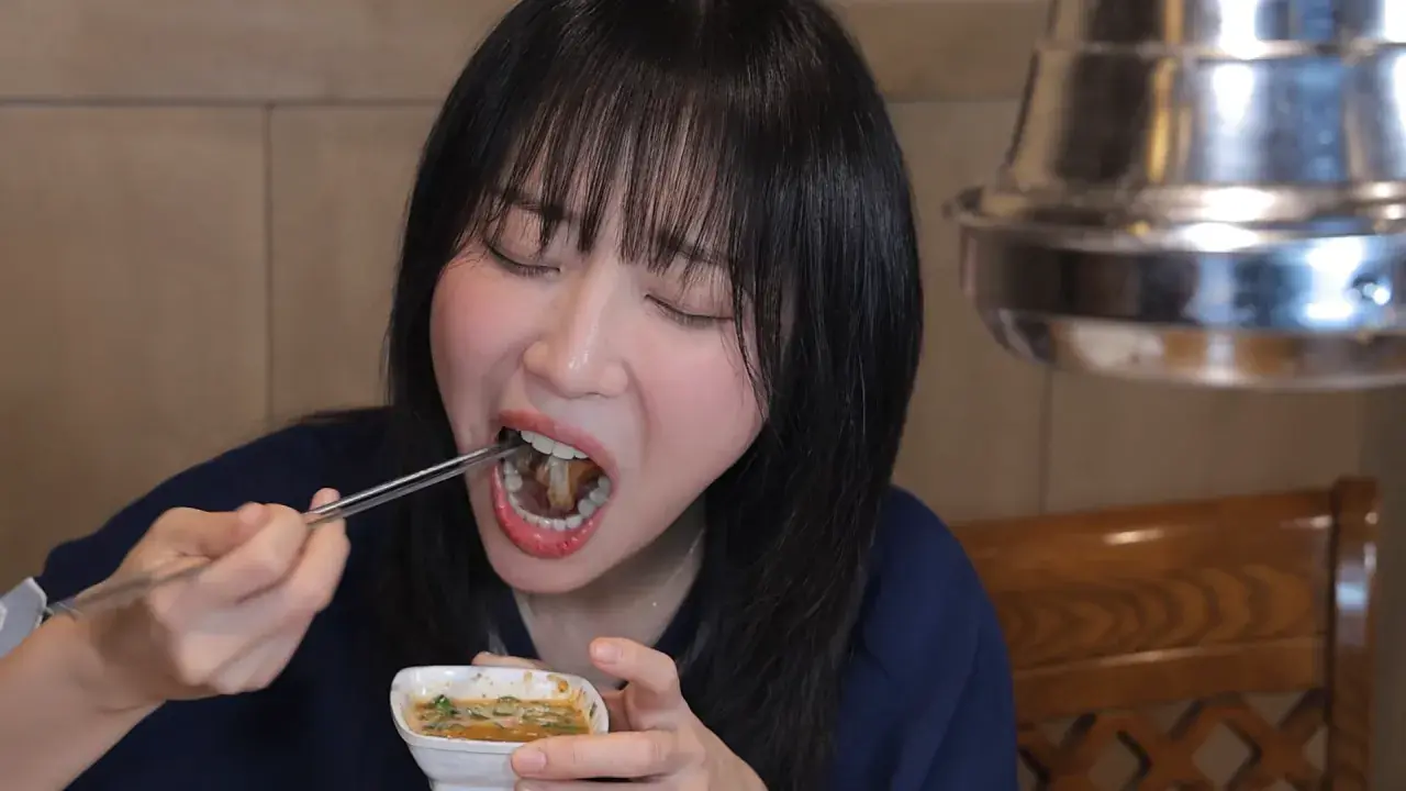 너무 맛있어서 재방문 후 곱창 22인분 먹었더니..🤣 13-38 screenshot.png 쯔양이 인정한 곱창 잘 굽는 여배우 ㅋㅋㅋ
