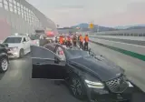 반절 날아간 제네시스 사진보니