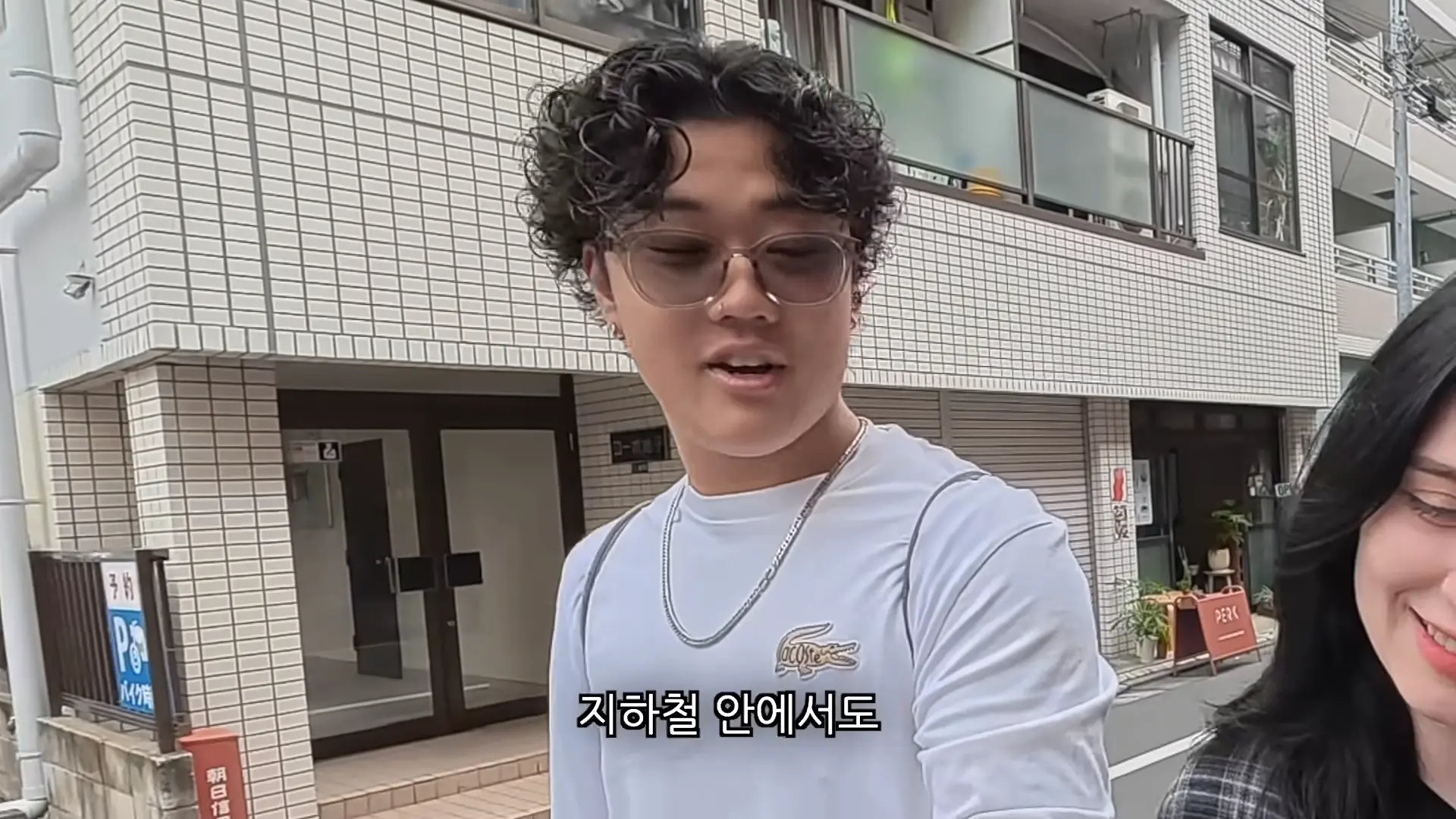 프랑스 아내 앞에서 오랜만에 재회한 일본 여사친이 그리워했던 삼겹살을 구워줬을 때 반응 ㅋㅋ 00-04-56.png