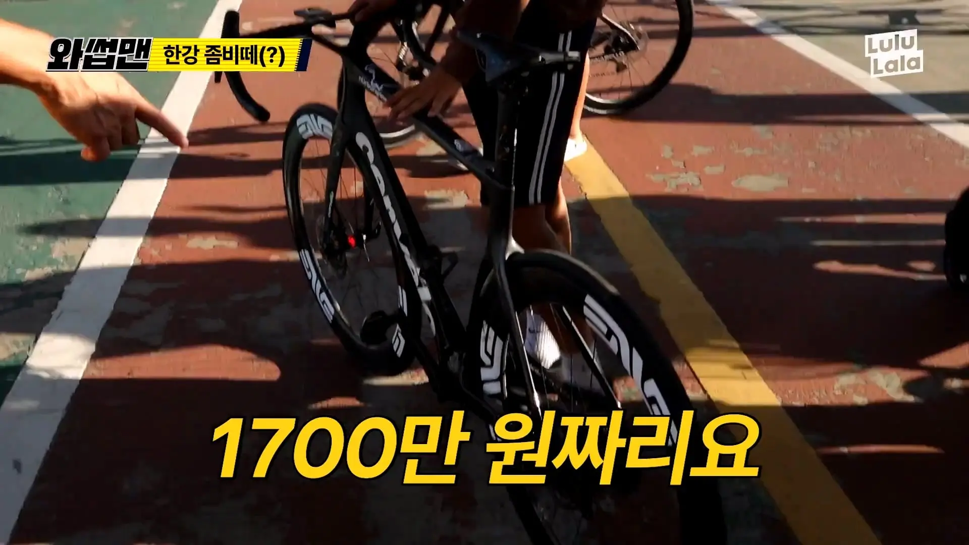 미어터지는 한강 근황, 여기 한강이야 코첼라야_!🤯 역대급 인파에 치여버린 쭈니형🤣_20261018_134238.055.jpg