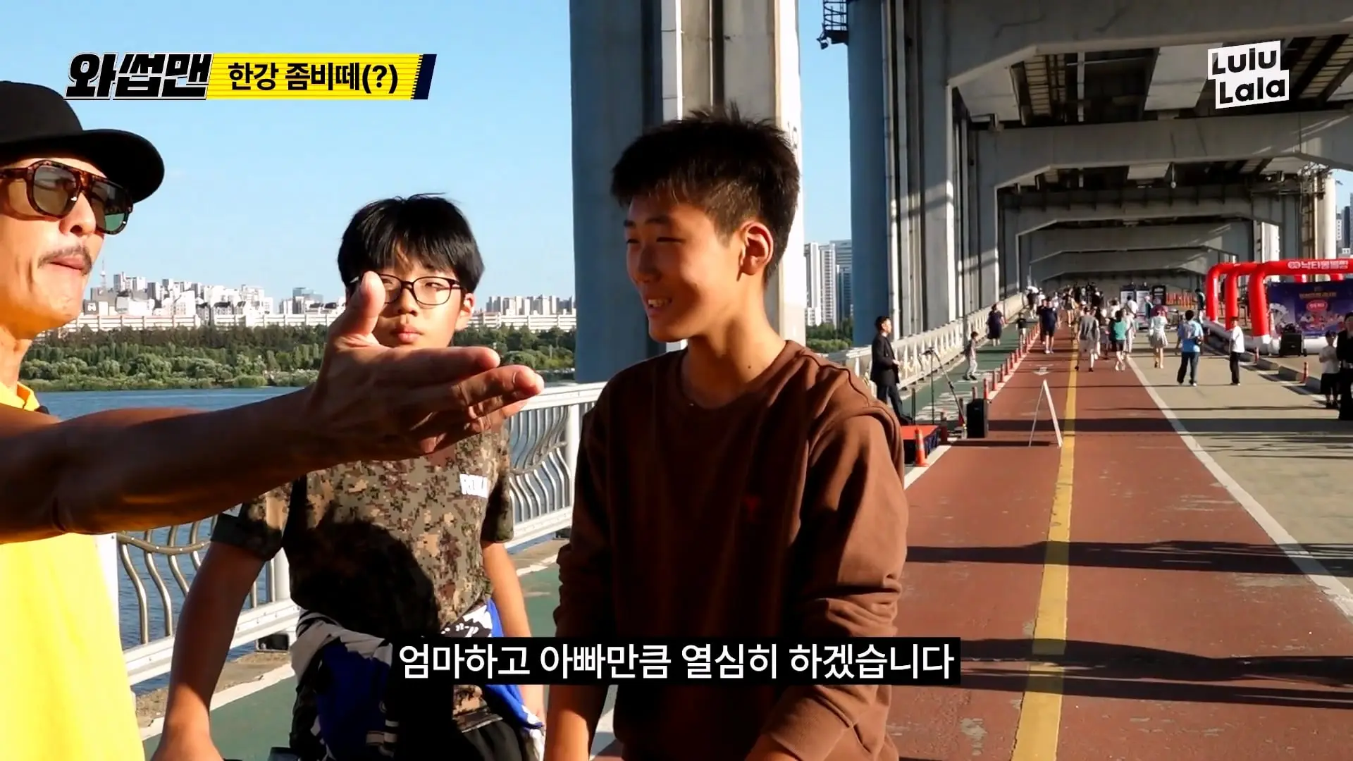 미어터지는 한강 근황, 여기 한강이야 코첼라야_!🤯 역대급 인파에 치여버린 쭈니형🤣_20261018_134335.982.jpg