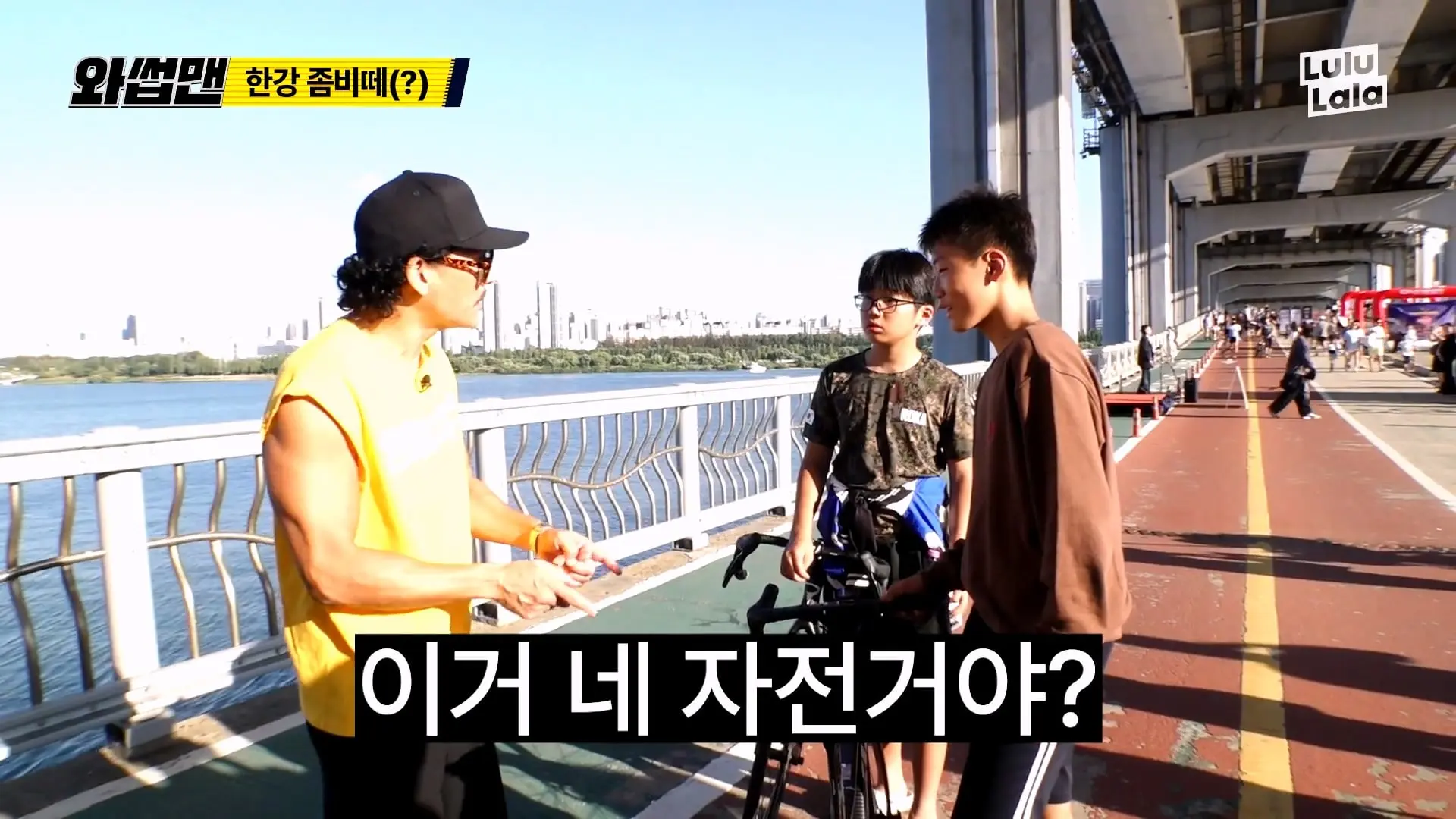 미어터지는 한강 근황, 여기 한강이야 코첼라야_!🤯 역대급 인파에 치여버린 쭈니형🤣_20261018_134300.502.jpg