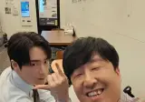알고보면 두 사람이 동갑이라는 배우.jpg