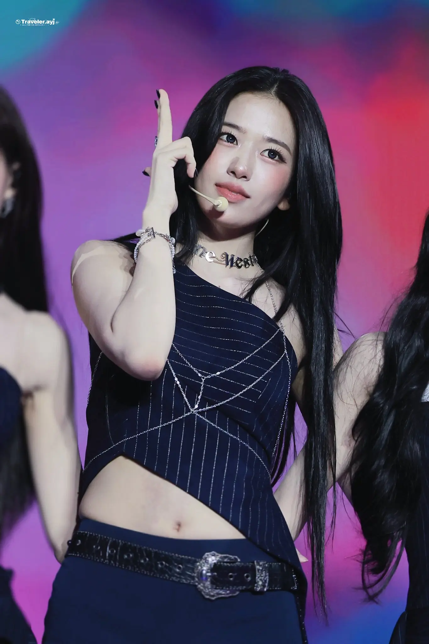 HU6pMF2aQAAOyzX.jpg
