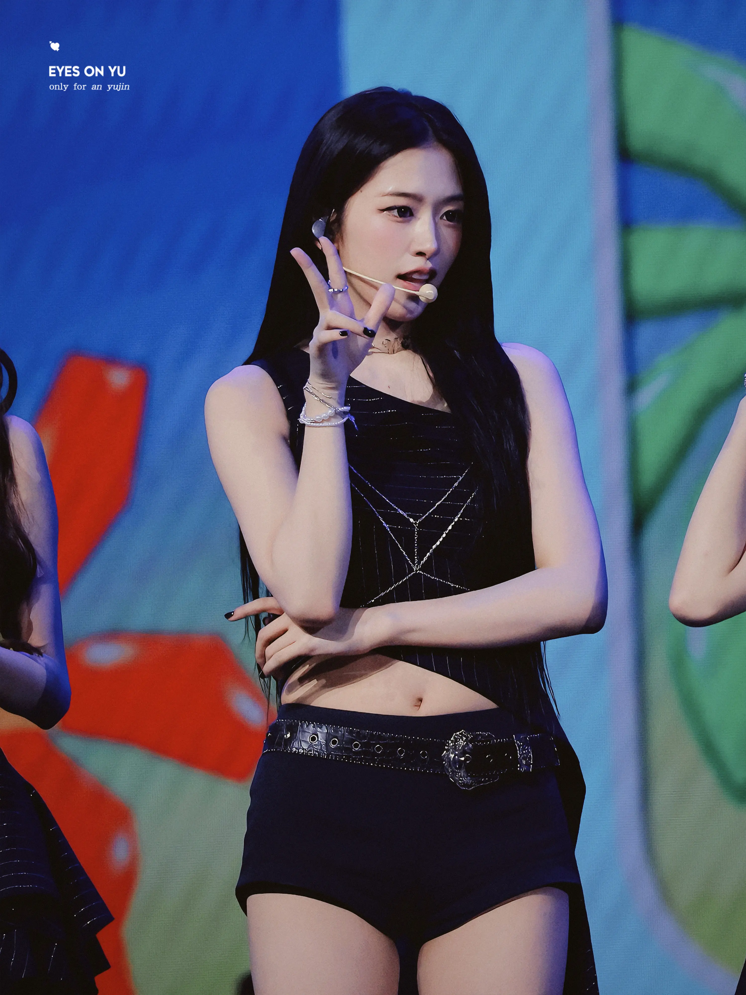 HU6h093a8AEO6xy.jpg