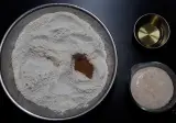치즈가 흘러 넘치는 피자