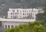 김정은, 럭셔리 대저택서 생존신고