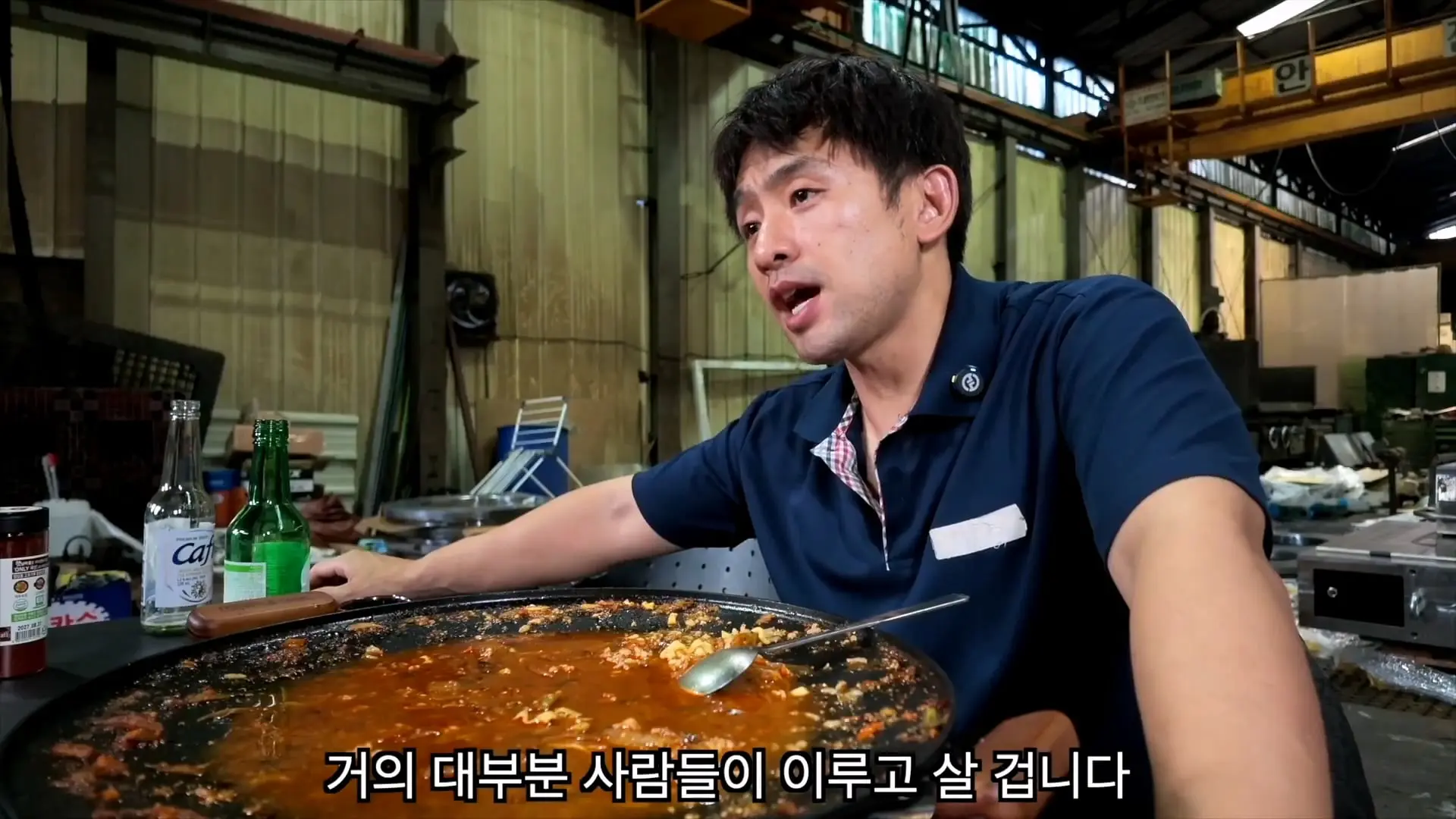 혼자서 출근했습니다, 저녁밥은 진짬뽕에 밥 말아서 얼큰하게._20261022_211341.151.jpg