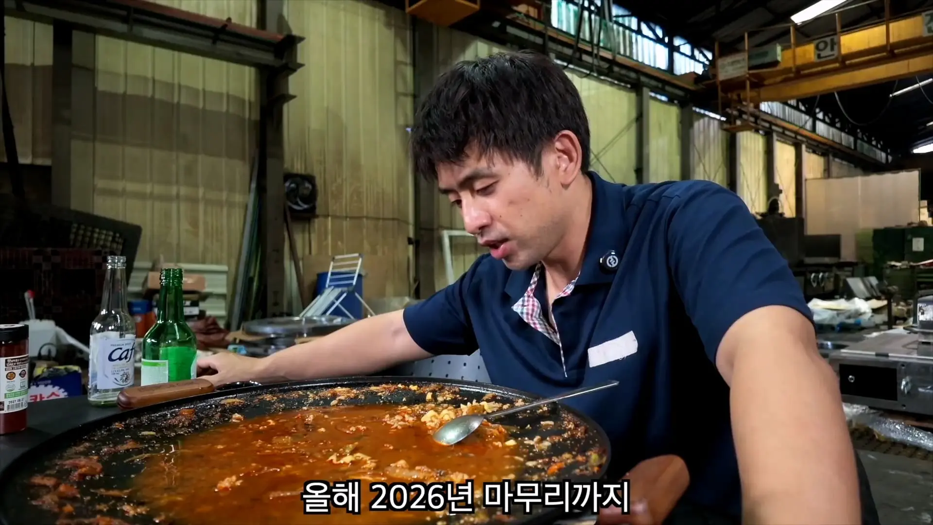 혼자서 출근했습니다, 저녁밥은 진짬뽕에 밥 말아서 얼큰하게._20261022_211351.527.jpg