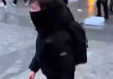 이탈리아에서 약탈하고 있는 11세 무슬림 소년