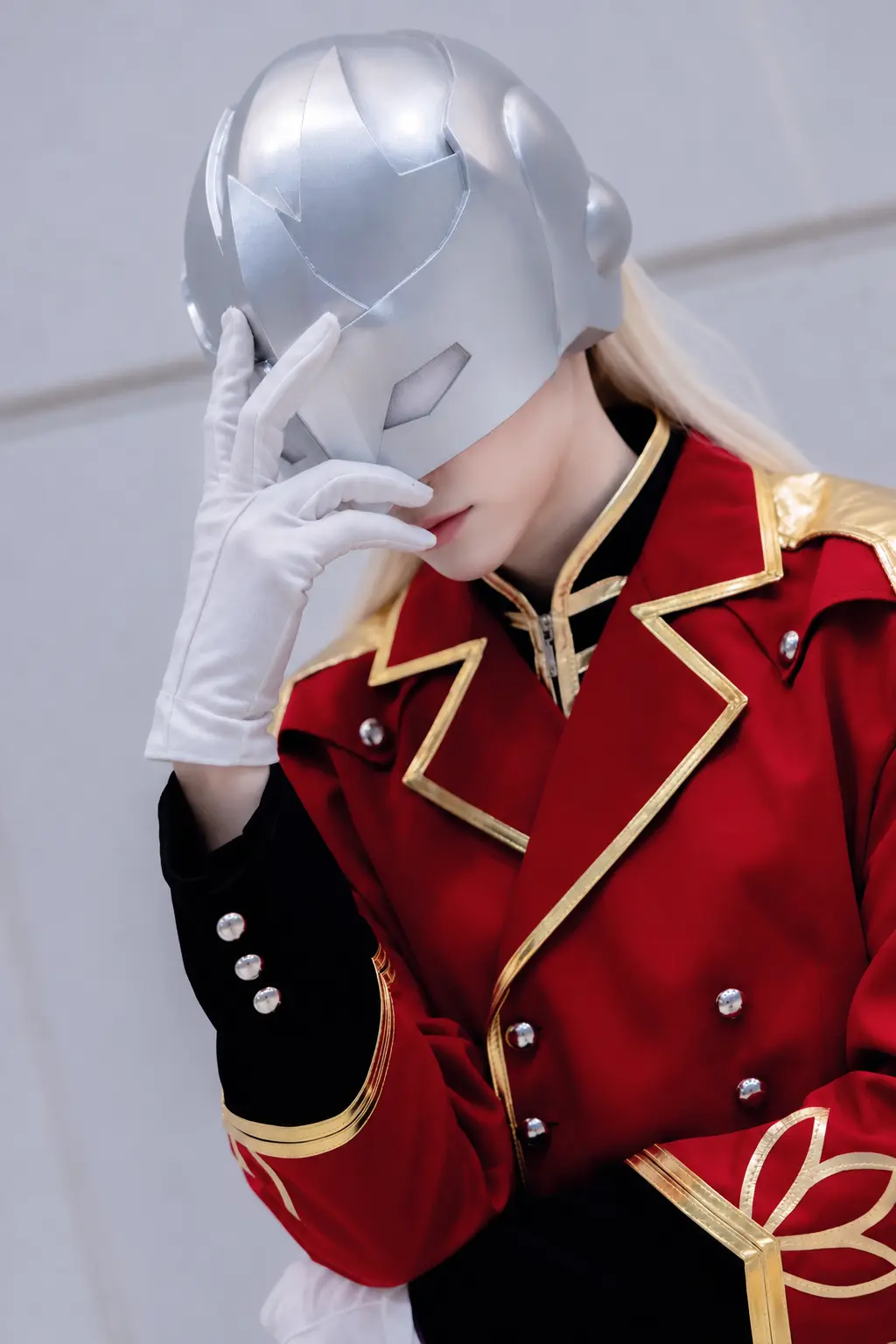 은빛 헬멧의 붉은 기사 cosplay.png