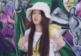 본업은 Y2K 현실은 아기고양이