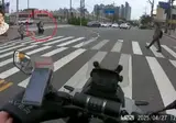 경찰아 저 트럭 불법주차나 치워라 ㅉㅉ..gif