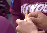 귤 한쪽도 나눠먹는 키움 선수들.gif