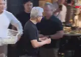 고기먹는 아이. 용돈 주는 젠슨 황