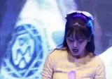 노란색이 어울리는 오마이걸 현승희
