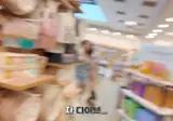 통천한테 아이브 리즈 닮았다고 칭찬하는 외국인.mp4
