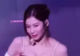 콘서트에서 아낌없이 보여주는 사나 모음