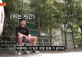 이준 앞에서 무릎꿇고 촬영하는 워크맨 제작진