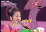 명보 왜 기자회견 중에 노래 부르냐?