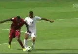 몸에 흉기를 지니고 나온 가나 선수.gif