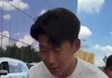 팬들에게 고개숙여 사과하는 손흥민.avi