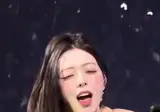 1열팬들에게 팬서비스하는 유나