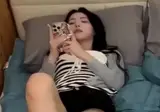 침대에 누워있는 트리플에스 서다현