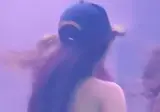 제니 짧은 팬츠 뒤태
