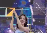 42세 여성 짧은치마 하얀바지