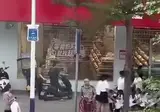 알고보면 무서운 중국에서 애기들 횡단보도 건널 때