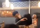 때리는 형태의 충주맨.GIF