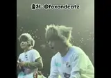 팬들하고 인사하다가 개깜놀한 아이돌