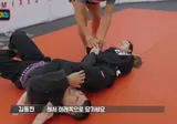 여배우의 몸을 보고 신기해하는 김동현