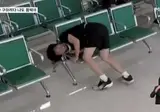 병원의자에서 자다가 머리 끼임