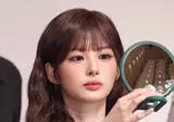 외모체크하는 설윤이