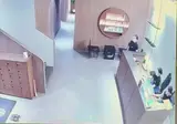 강남의 한 스파에 고객이 빵을 사왔는데...